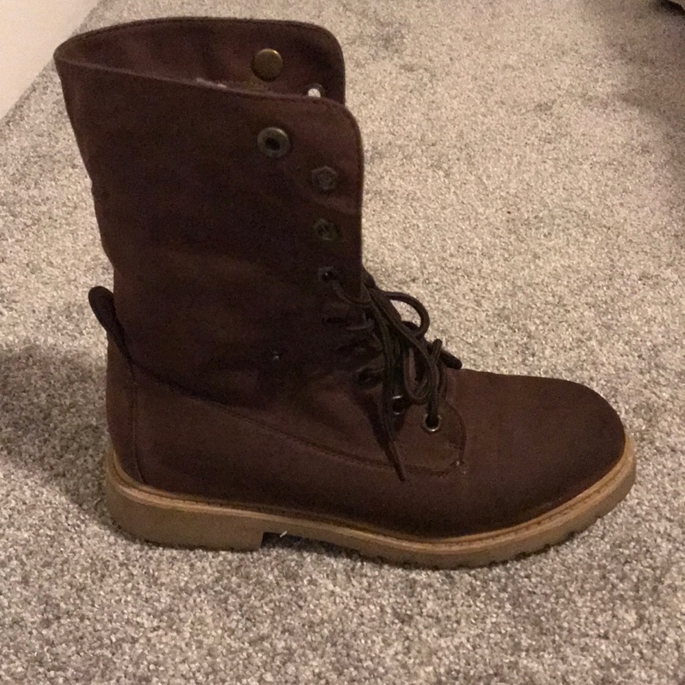 Maroon/brown combat boot